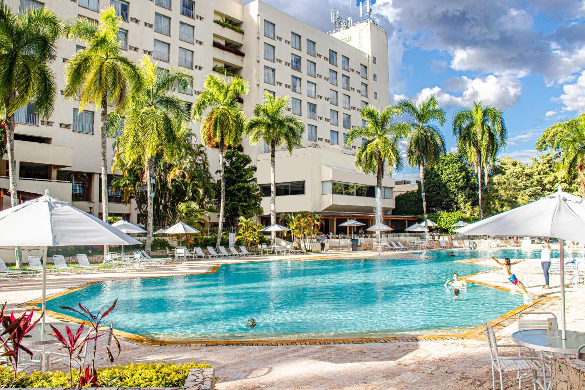 Hotel Estelar Altamira Ibagué Buitenkant foto The pool at the hotel